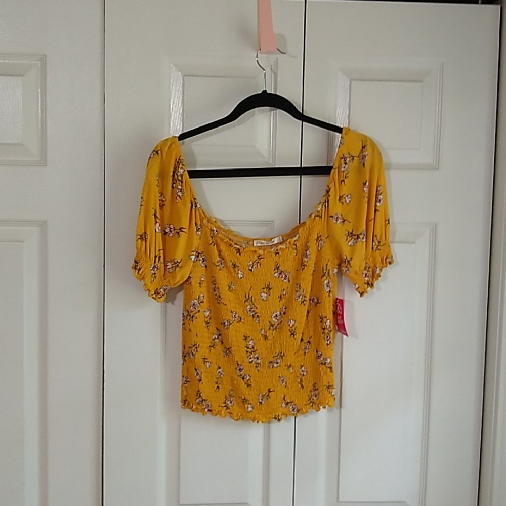 Heart's Hips smocked top size medium - Picture 8 of 9